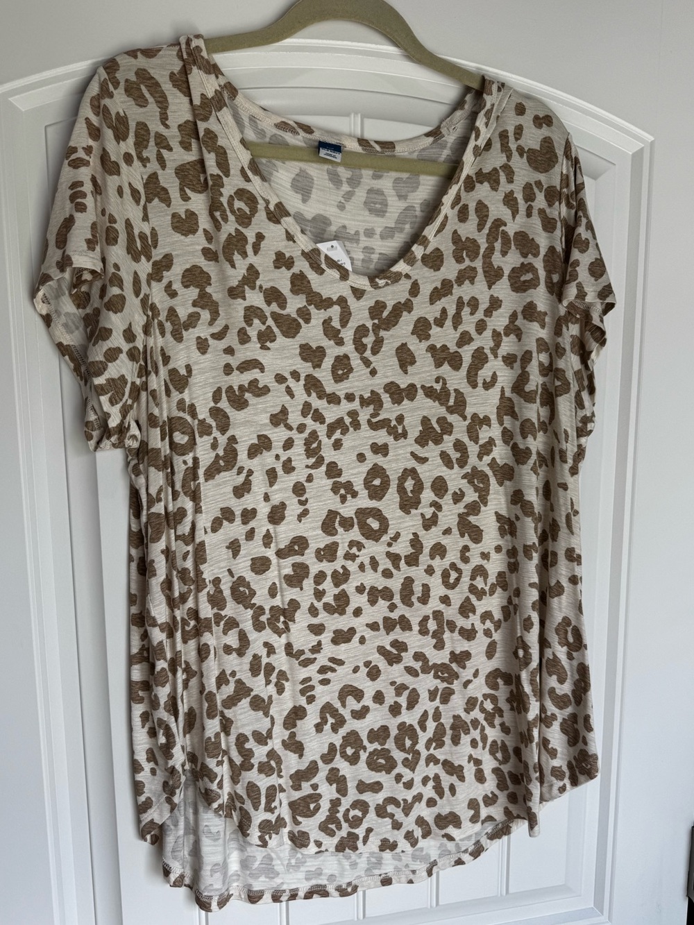 Old Navy Leopard Print V Neck Top XL Short Sleeve Neutral Animal Print NWT